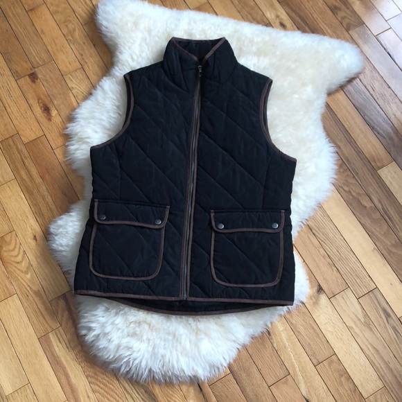G.H BASS & CO. Women’s quilted vest in lack with brown trim. Size M. - Picture 2 of 12